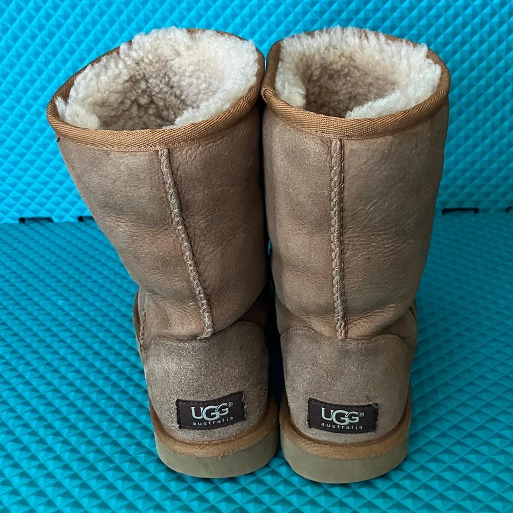 UGG women classic